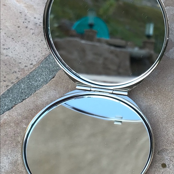 Butterflies 🦋 & Flowers Compact Round Mirror - Picture 3 of 4